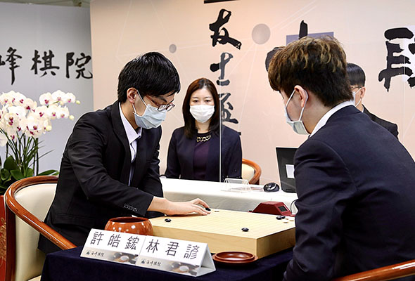 第十一屆友士盃十段賽決賽 友士公司董事長到場為棋士加油