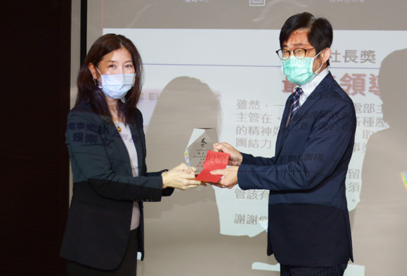 友士忘年會順利圓滿 董事長偕各事業部長感謝同仁辛勞
