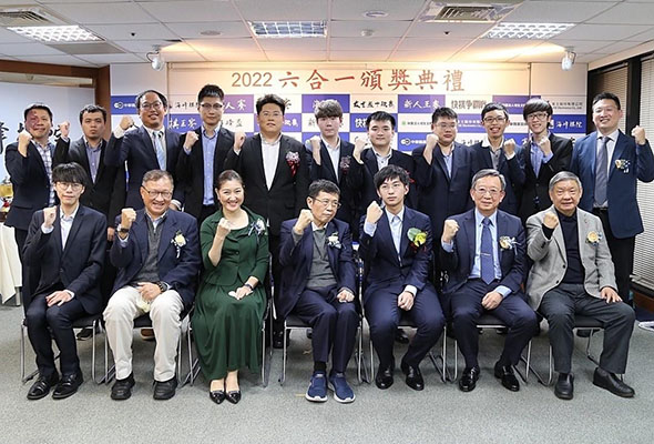友士公司董事長出席六合一頒獎典禮致詞祝賀 恭喜許皓鋐榮獲五冠